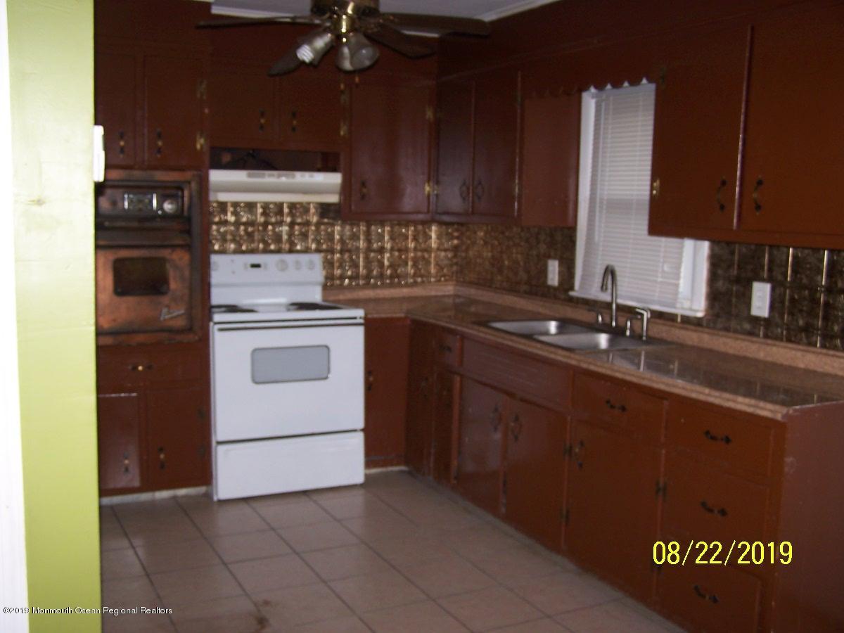 93 County Road Cliffwood, NJ 07721 - Photo 8 of 17 000_6217