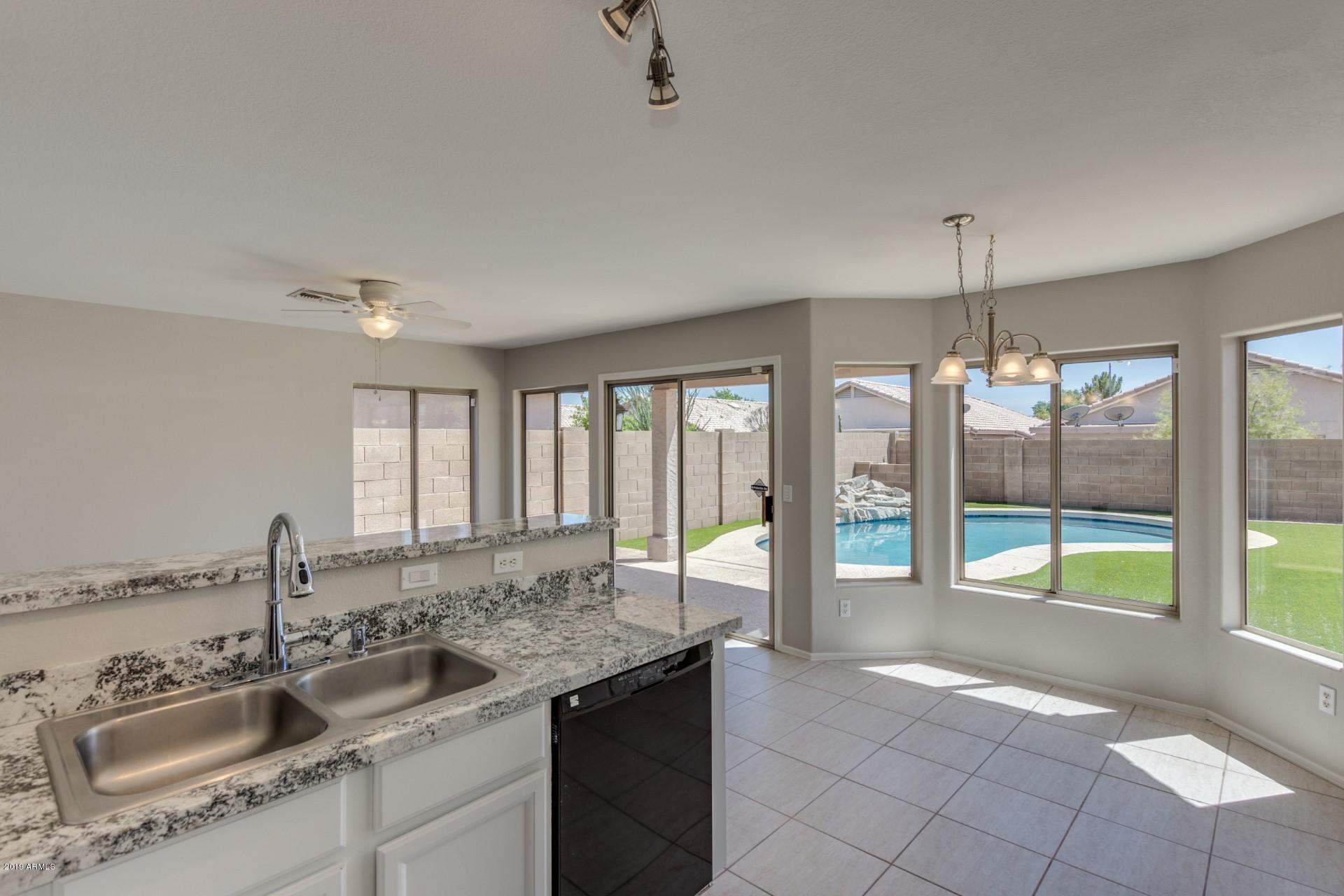 529 West St John Road Phoenix, AZ 85023 - Photo 11 of 26 St John (11)