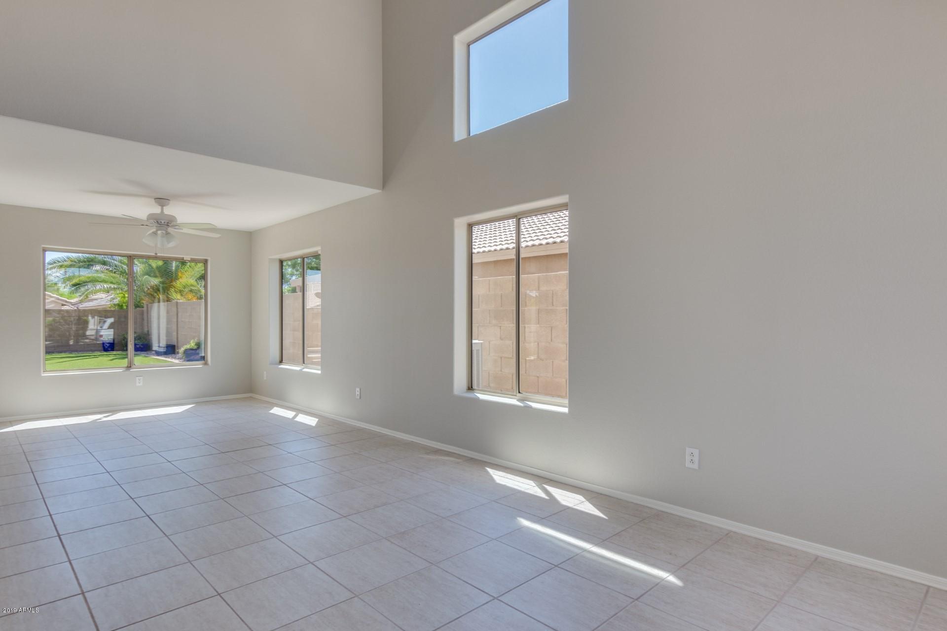529 West St John Road Phoenix, AZ 85023 - Photo 3 of 26 St John (3)