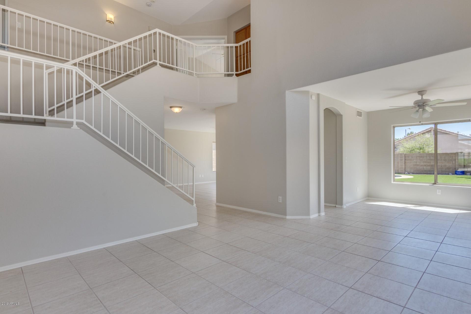 529 West St John Road Phoenix, AZ 85023 - Photo 4 of 26 St John (4)