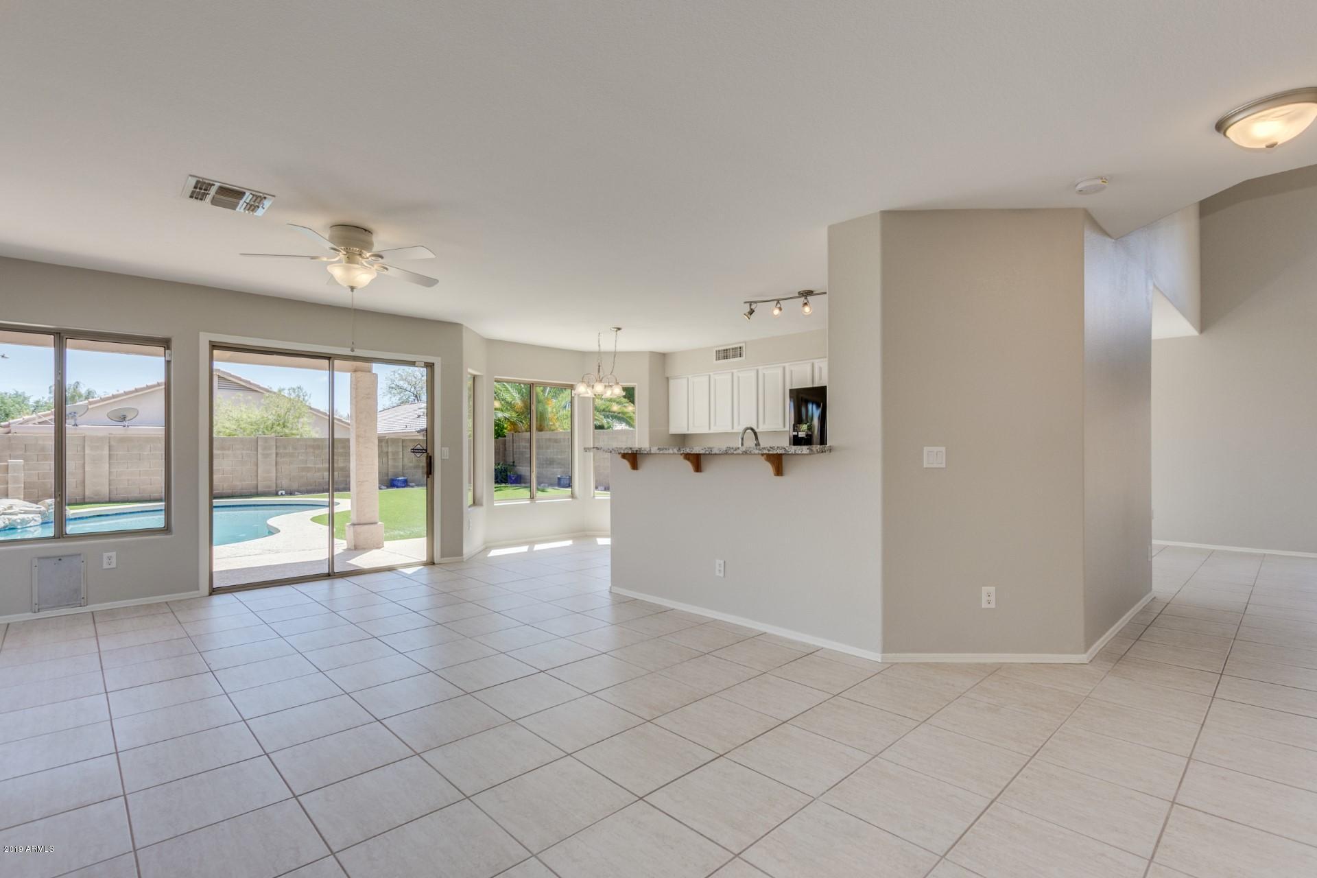 529 West St John Road Phoenix, AZ 85023 - Photo 8 of 26 St John (8)