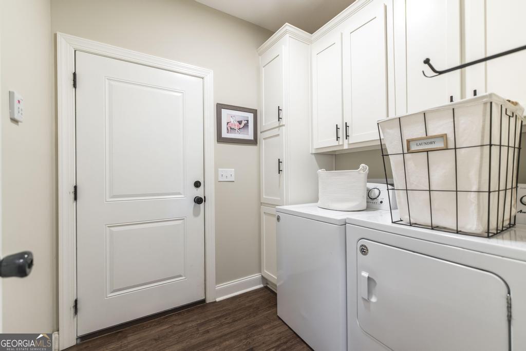 609 Live Oak Way Dublin, GA 31021 - Photo 25 of 37 a utility room with dryer and washer