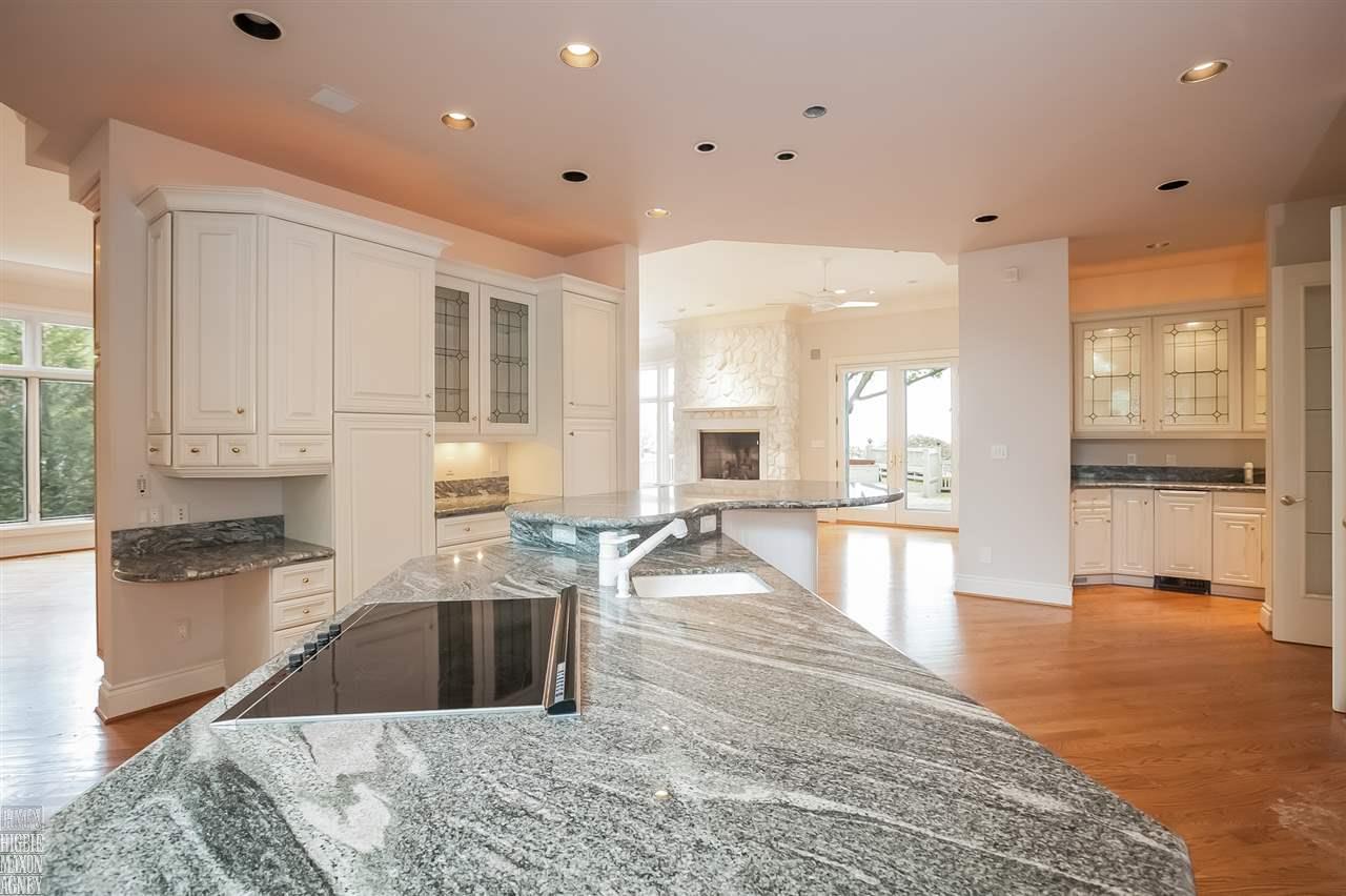 914 Lake Shore Road Grosse Pointe, MI 48236 - Photo 19 of 83 31290716-18.JPG