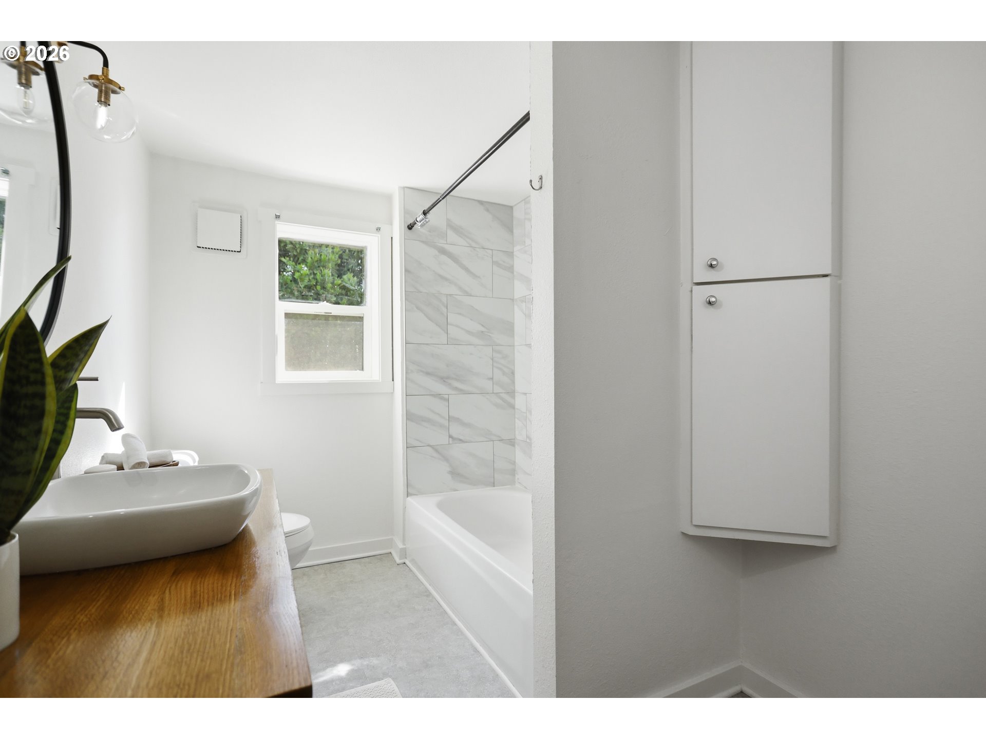 180 Northwest Spring Street White Salmon, WA 98672 - Photo 24 of 44 a bathroom with a bathtub sink and mirror