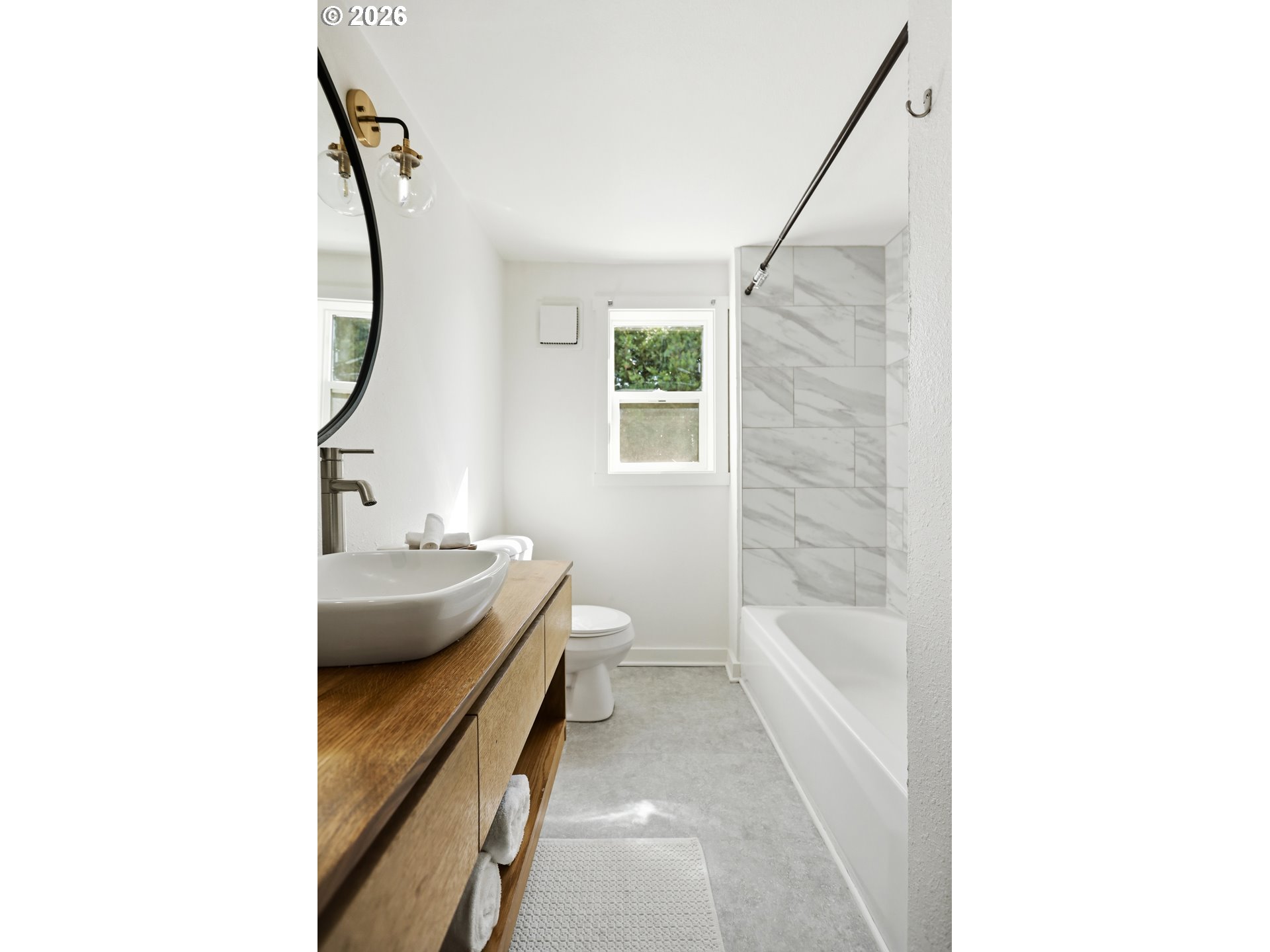 180 Northwest Spring Street White Salmon, WA 98672 - Photo 25 of 44 a bathroom with a tub sink and mirror