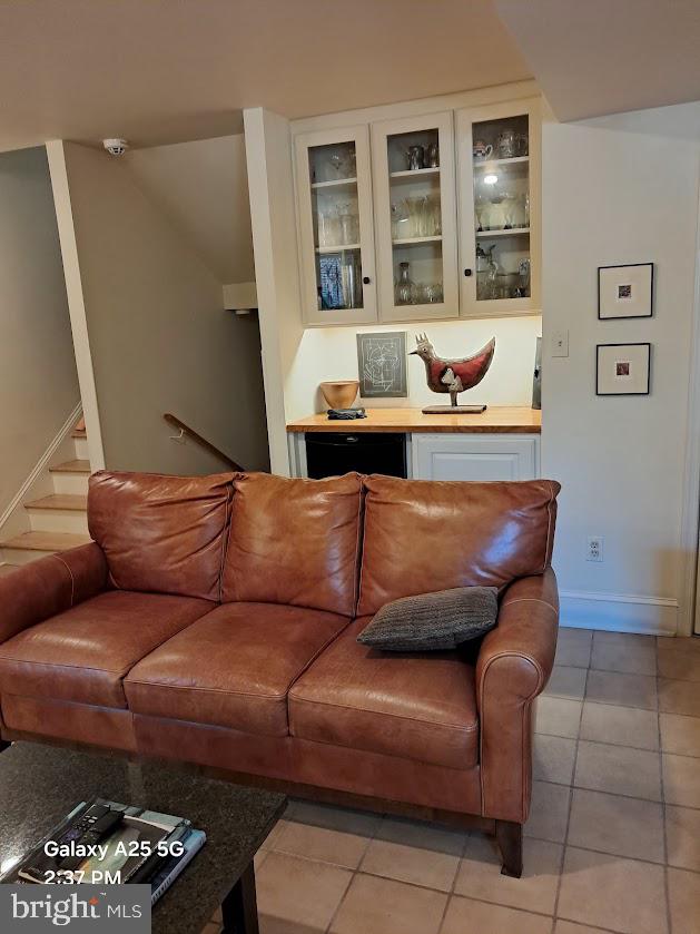 430 South 5th Street Philadelphia, PA 19147 - Photo 13 of 32 a living room with furniture and a couch