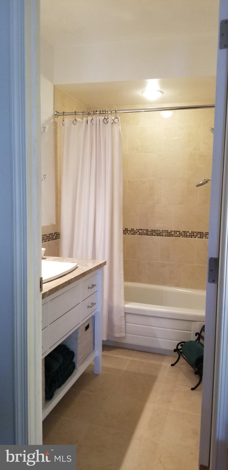 430 South 5th Street Philadelphia, PA 19147 - Photo 14 of 32 a bathroom with a tub and a sink