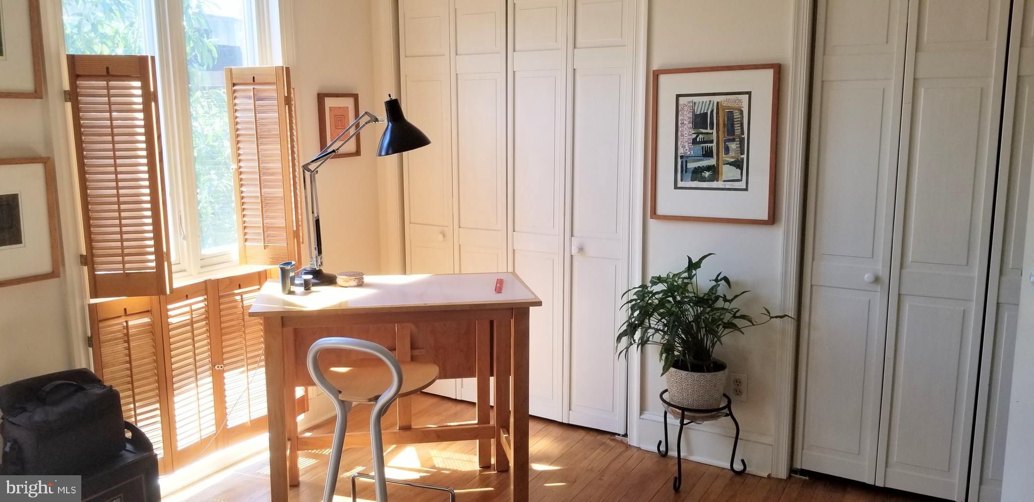 430 South 5th Street Philadelphia, PA 19147 - Photo 19 of 32 a dining room with furniture and window