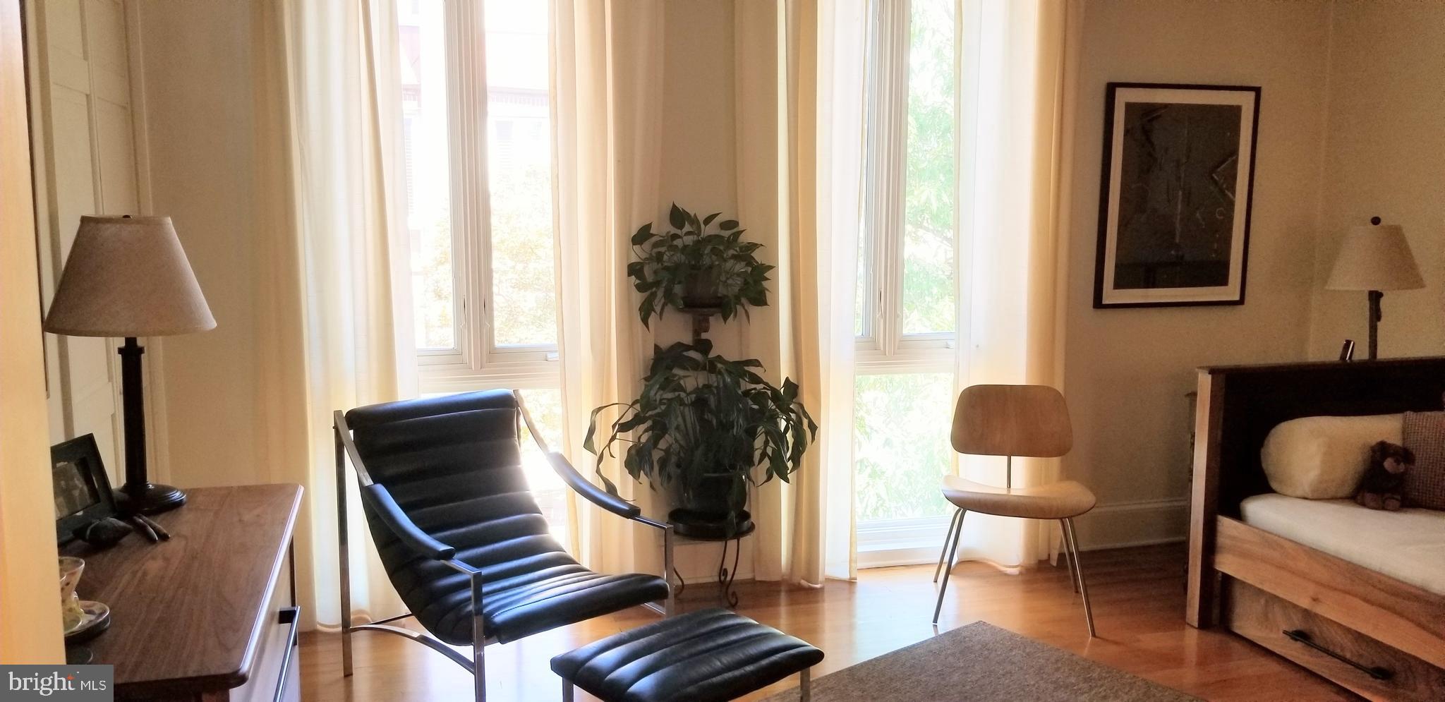 430 South 5th Street Philadelphia, PA 19147 - Photo 20 of 32 a living room with furniture and a window