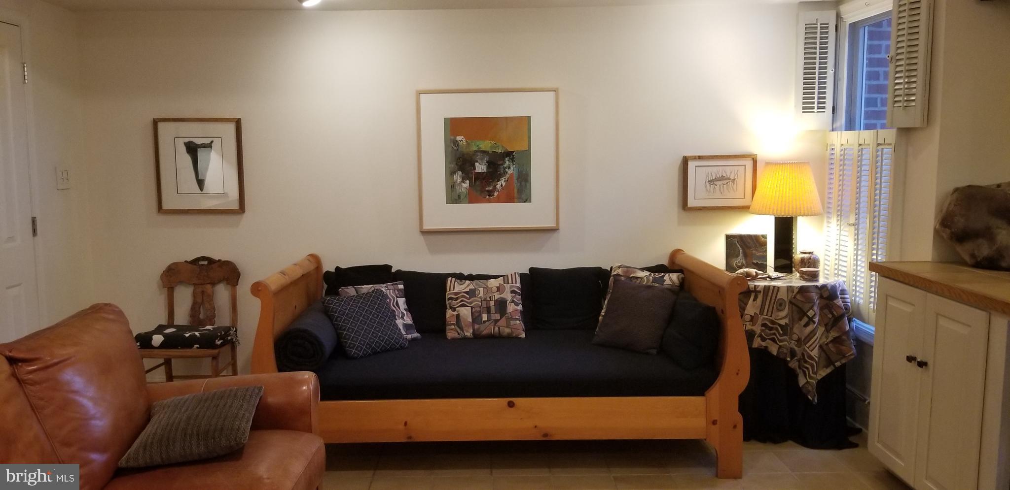430 South 5th Street Philadelphia, PA 19147 - Photo 22 of 32 a living room with furniture and a couch
