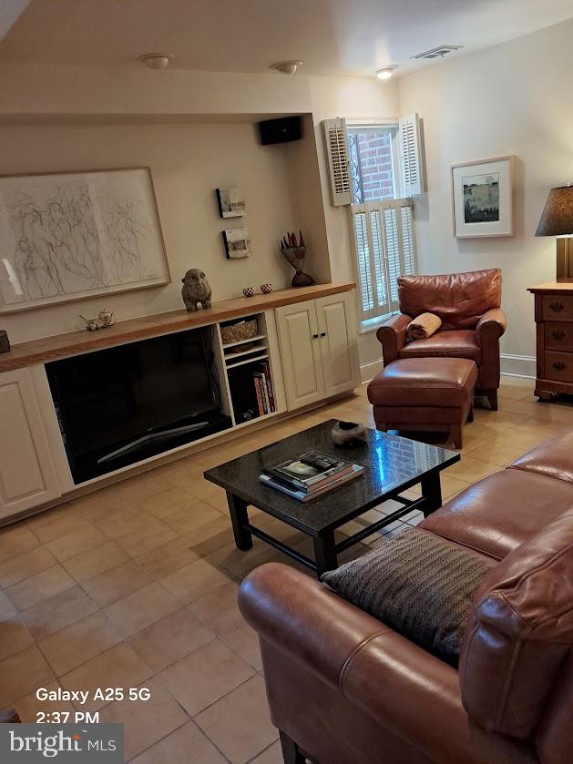 430 South 5th Street Philadelphia, PA 19147 - Photo 4 of 32 a living room with furniture