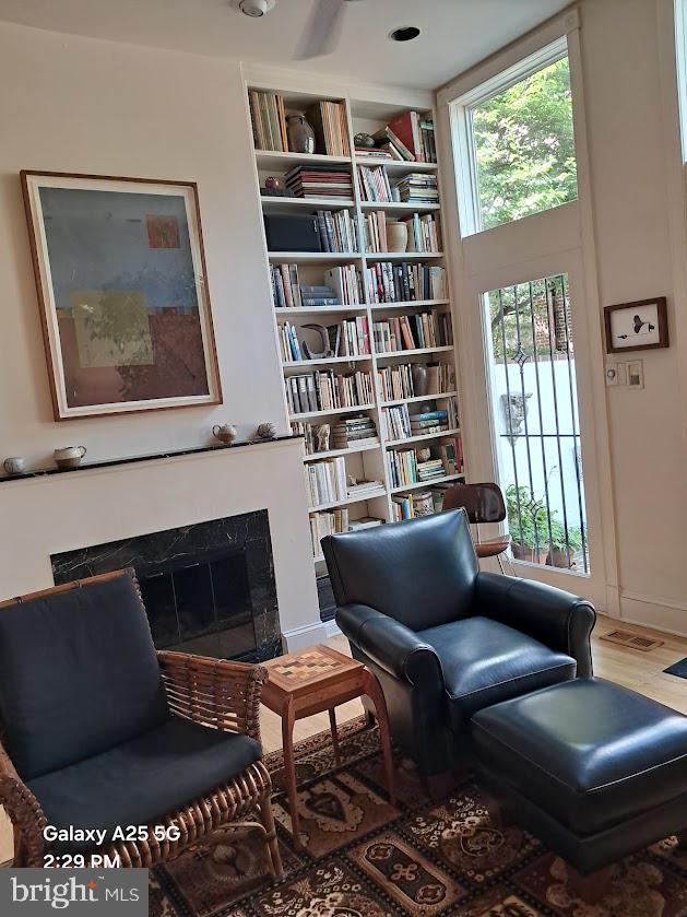 430 South 5th Street Philadelphia, PA 19147 - Photo 5 of 32 a living room with furniture and a book shelf