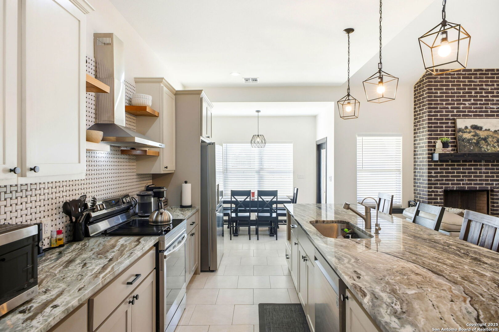 418 Tawny Oak Circle Bandera, TX 78003 - Photo 11 of 33