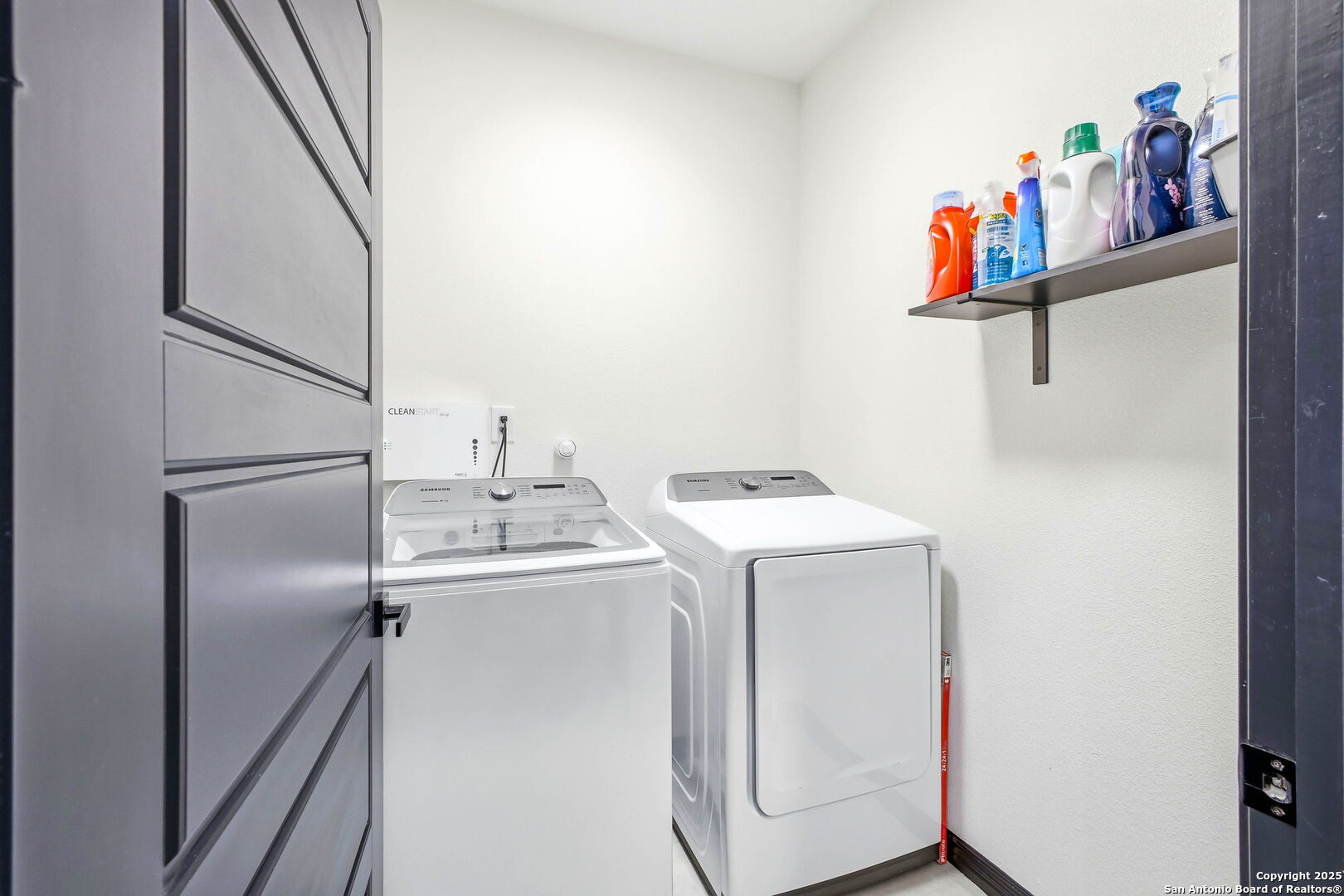 418 Tawny Oak Circle Bandera, TX 78003 - Photo 25 of 33 a utility room with dryer and washer
