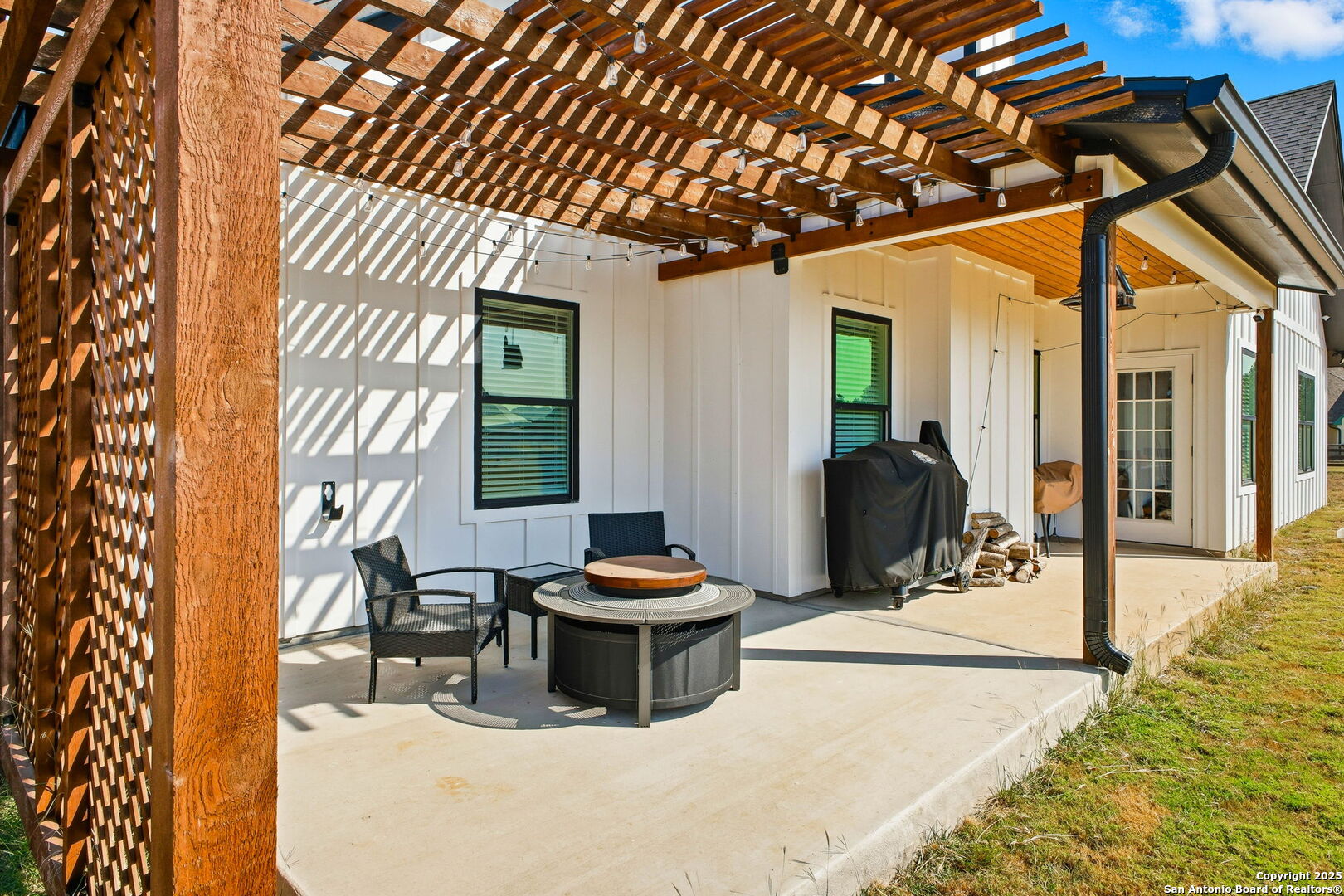 418 Tawny Oak Circle Bandera, TX 78003 - Photo 26 of 33 a bedroom with furniture and a window