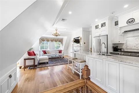 $4,500 | 541 Bellevue Avenue, Unit 5, Newport, RI 02840