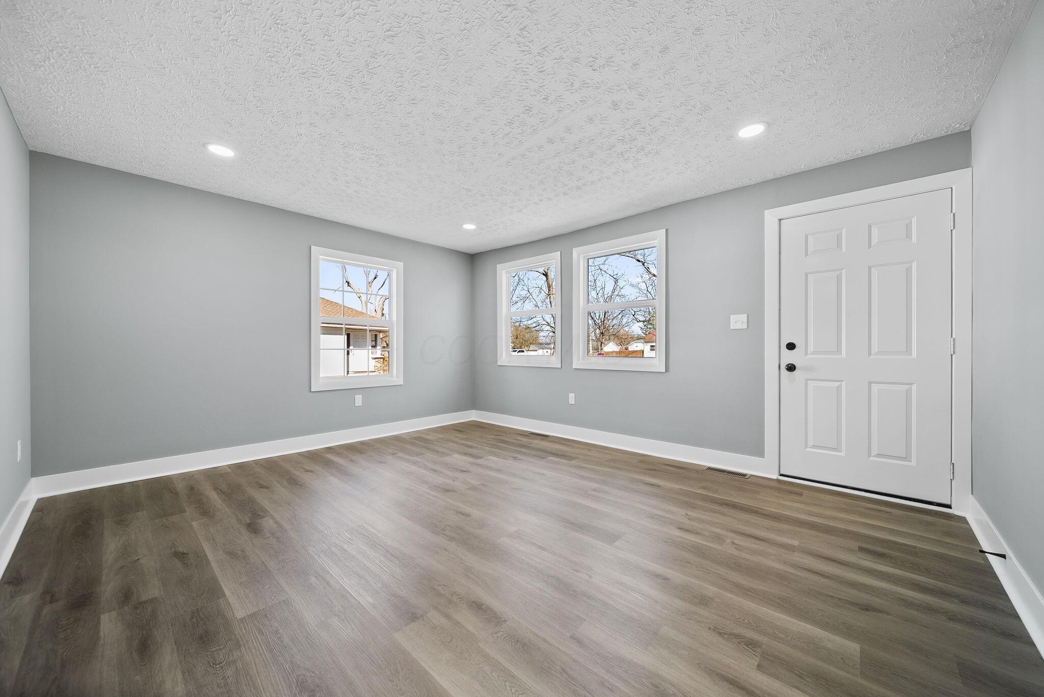 1885 Case Road Columbus, OH 43224 - Photo 11 of 63