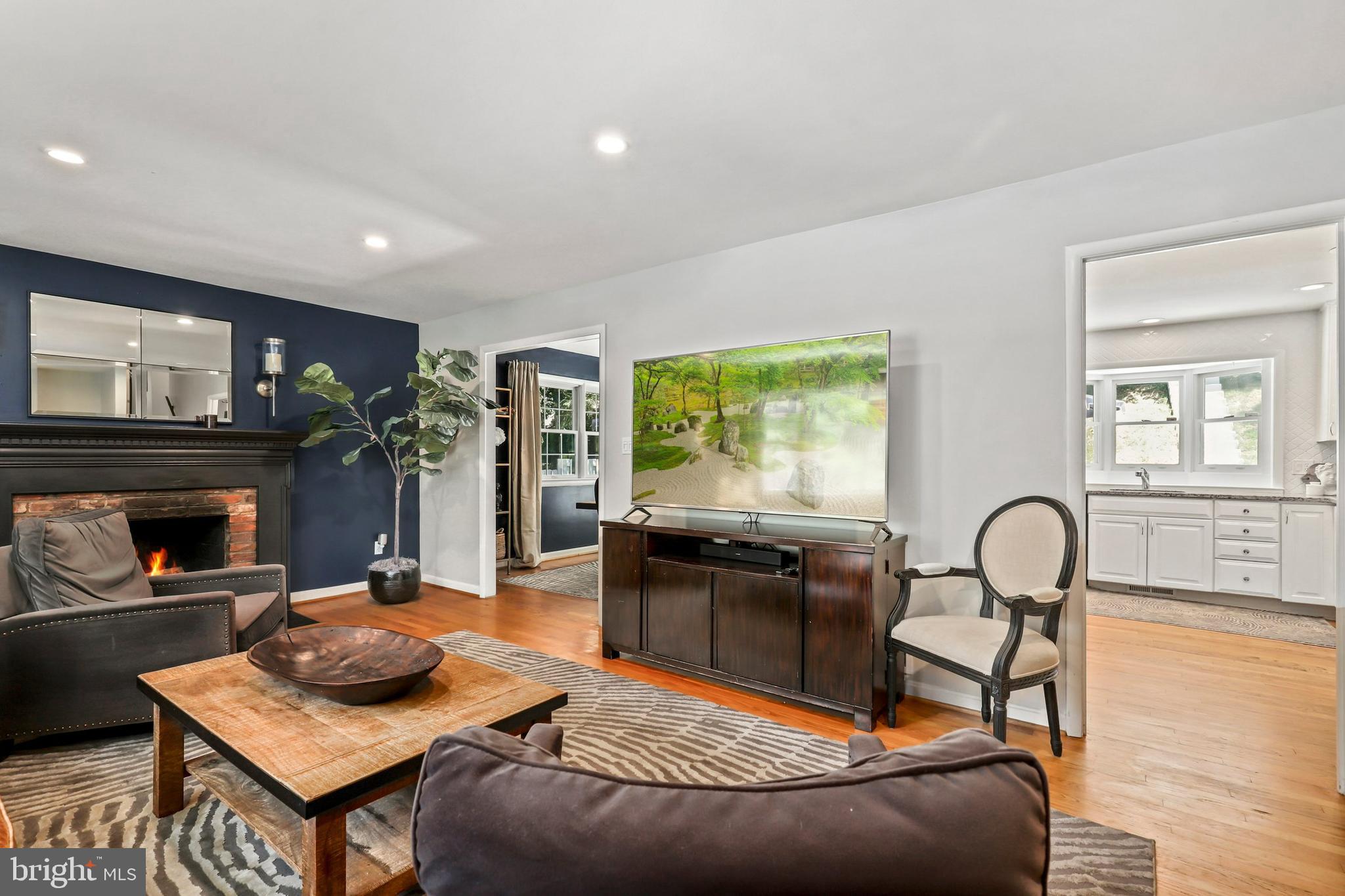 9324 Glenbrook Road Fairfax, VA 22031 - Photo 4 of 57