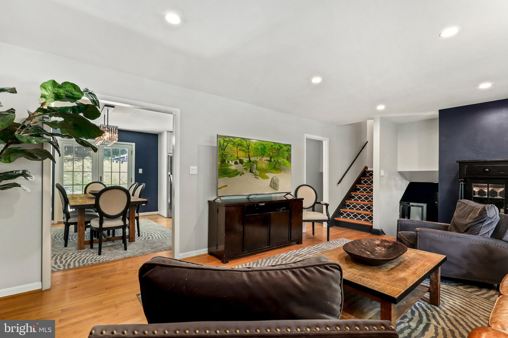 9324 Glenbrook Road Fairfax, VA 22031 - Photo 5 of 57