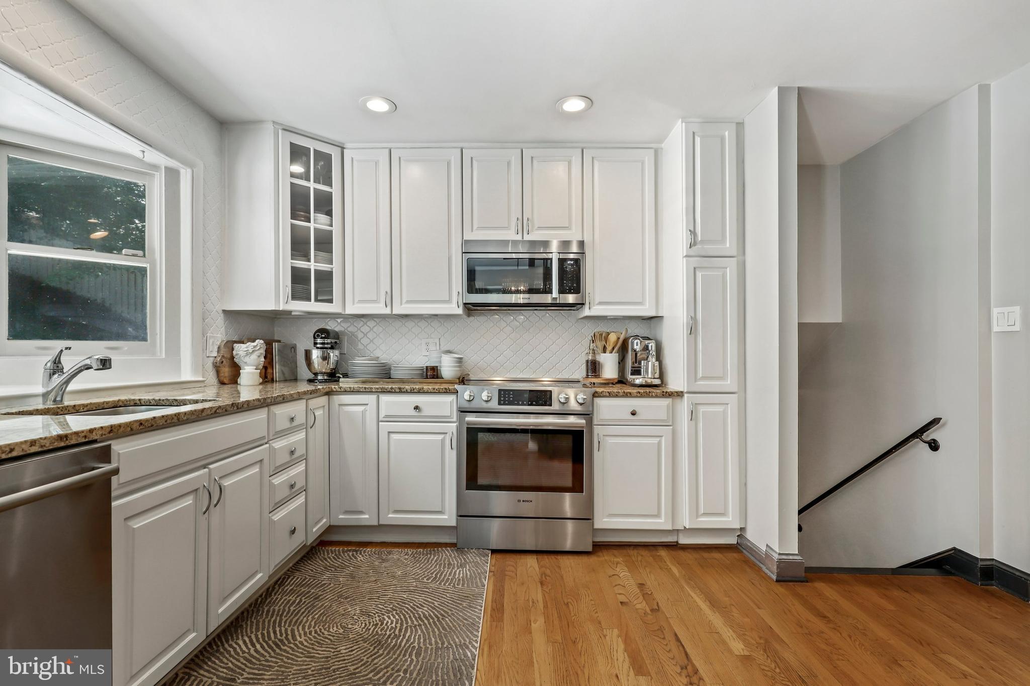 9324 Glenbrook Road Fairfax, VA 22031 - Photo 8 of 57