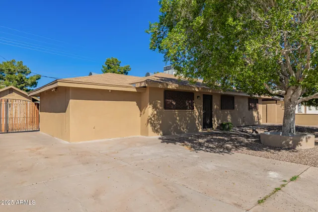 a view of a house with a yard and garage