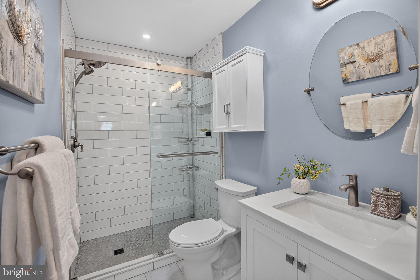 5709 Northfield Road Bethesda, MD 20817 - Photo 15 of 31 Primary Full Bathroom
