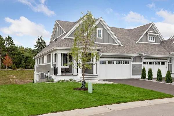 $929,300 | 79 Spring Farm Road, North Oaks, MN 55127