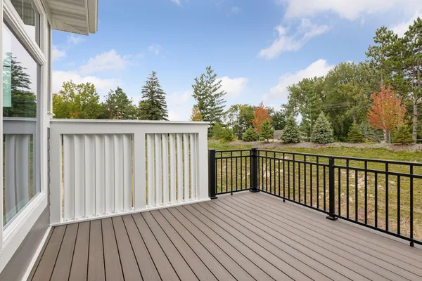 $929,300 | 79 Spring Farm Road, North Oaks, MN 55127