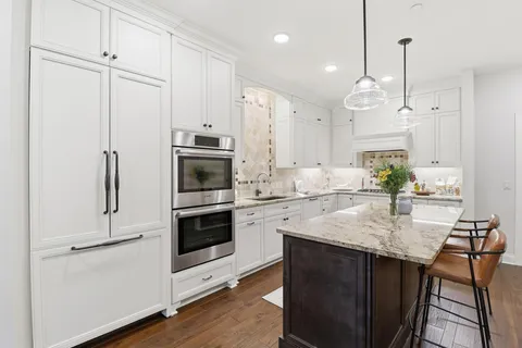 $565,000 | 15420 Oakcroft Place, Unit 123, Minnetonka, MN 55391