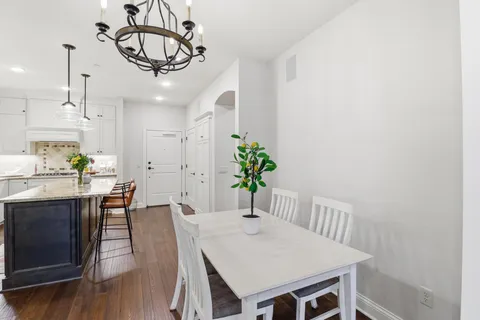 $565,000 | 15420 Oakcroft Place, Unit 123, Minnetonka, MN 55391