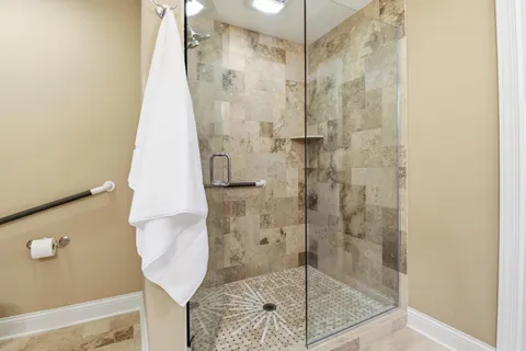 $565,000 | 15420 Oakcroft Place, Unit 123, Minnetonka, MN 55391