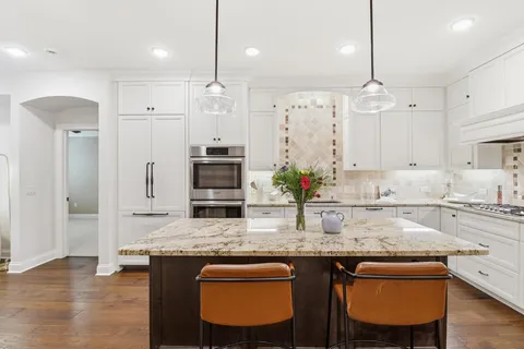 $565,000 | 15420 Oakcroft Place, Unit 123, Minnetonka, MN 55391