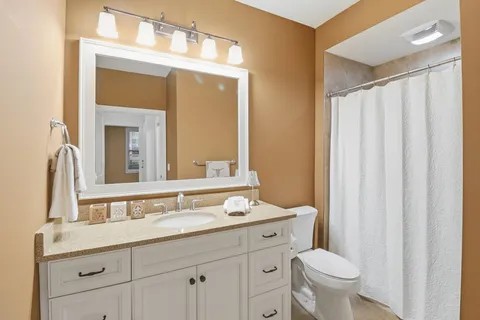 $565,000 | 15420 Oakcroft Place, Unit 123, Minnetonka, MN 55391