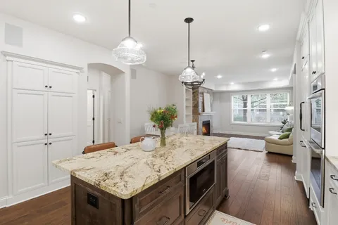 $565,000 | 15420 Oakcroft Place, Unit 123, Minnetonka, MN 55391