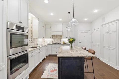 $565,000 | 15420 Oakcroft Place, Unit 123, Minnetonka, MN 55391