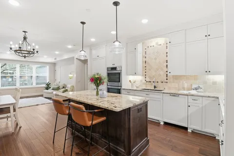 $565,000 | 15420 Oakcroft Place, Unit 123, Minnetonka, MN 55391