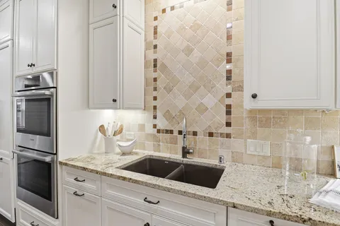 $565,000 | 15420 Oakcroft Place, Unit 123, Minnetonka, MN 55391