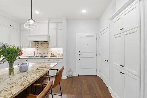 $565,000 | 15420 Oakcroft Place, Unit 123, Minnetonka, MN 55391