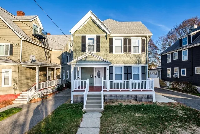 a view of a house with a yard
