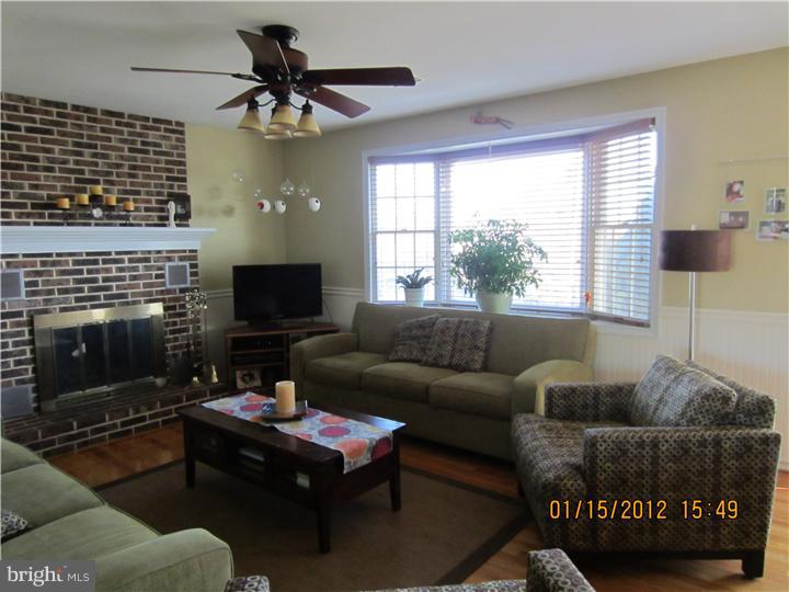 850 South Perkasie Road Perkasie, PA 18944 - Photo 4 of 21 Living Room