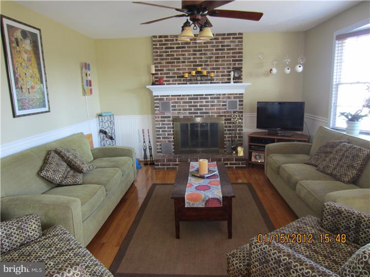 850 South Perkasie Road Perkasie, PA 18944 - Photo 5 of 21 Living Room