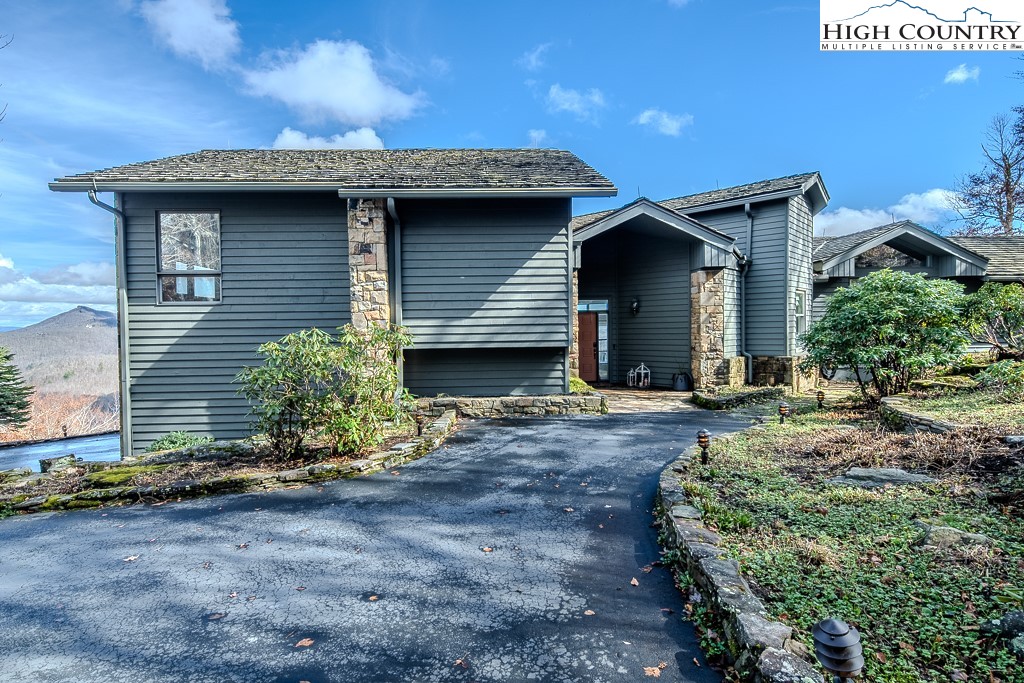 1027 Ridge Drive Linville, NC 28646 - Photo 1 of 40 Gallery Image 1