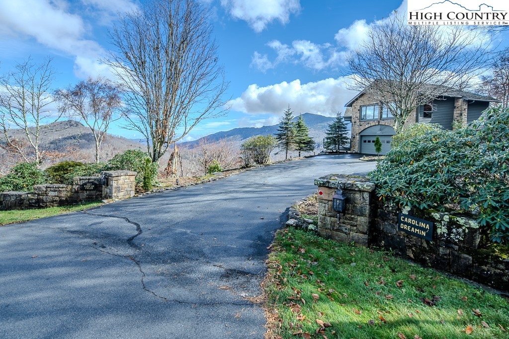 1027 Ridge Drive Linville, NC 28646 - Photo 3 of 40 Gallery Image 3