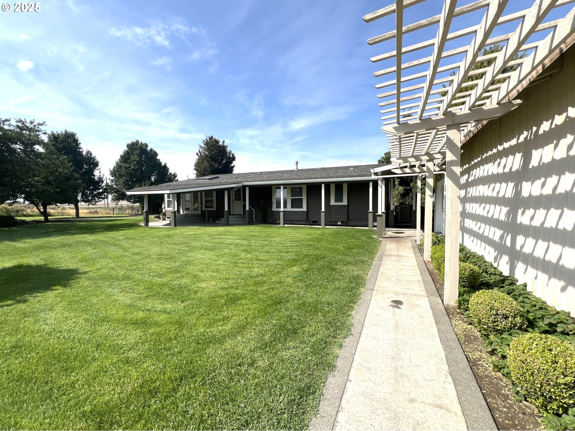 76707 Highway 207 Echo, OR 97826 - Photo 6 of 25 a view of a house with a backyard