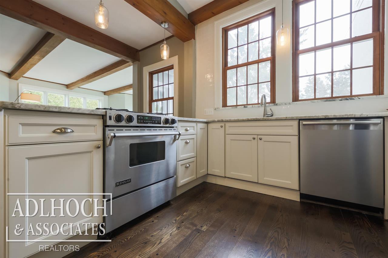 1014 Yorkshire Road Grosse Pointe Park, MI 48230 - Photo 14 of 52