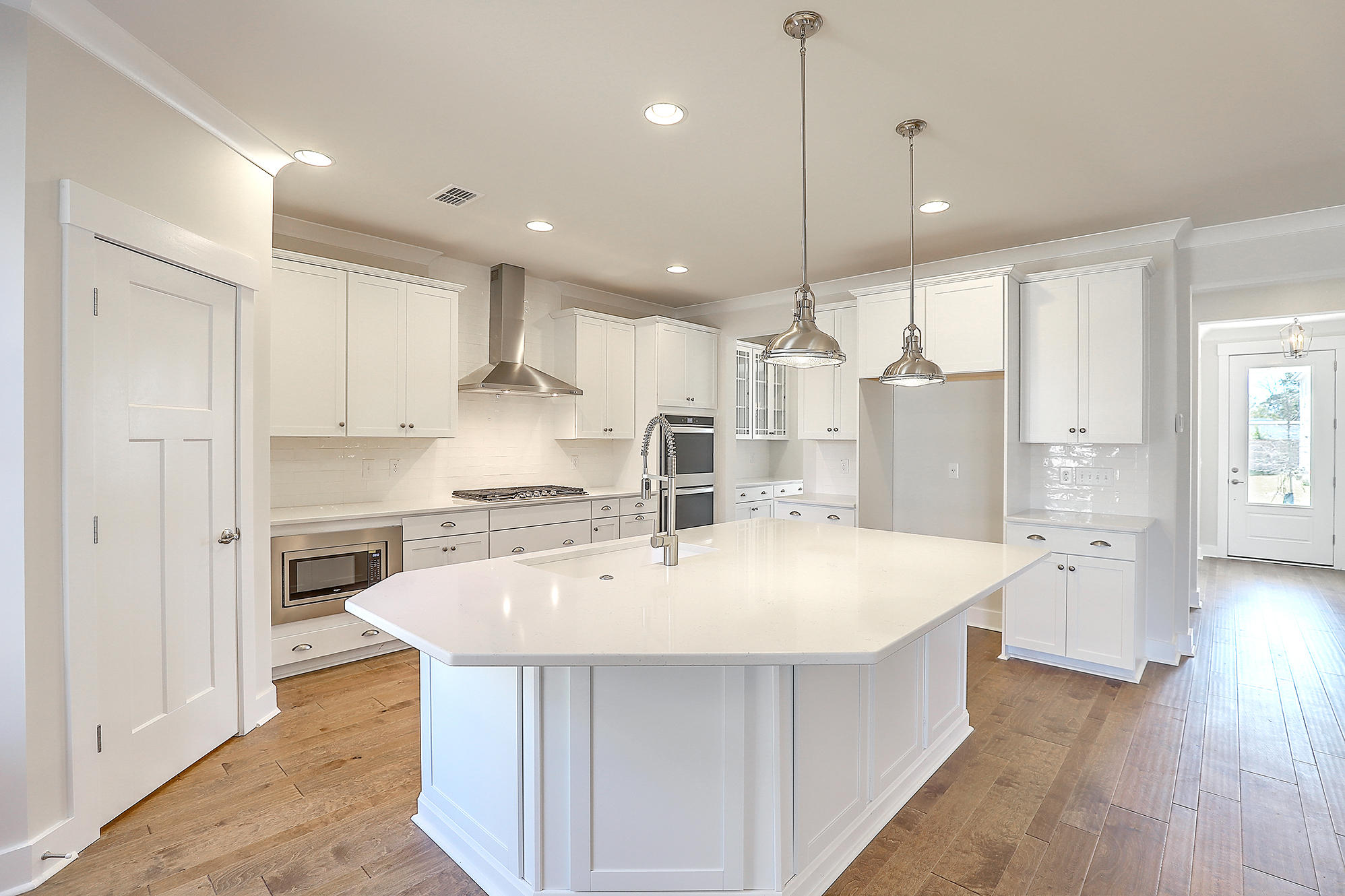 1218 Gannett Road Mount Pleasant, SC 29464 - Photo 8 of 39 Kitchen Island