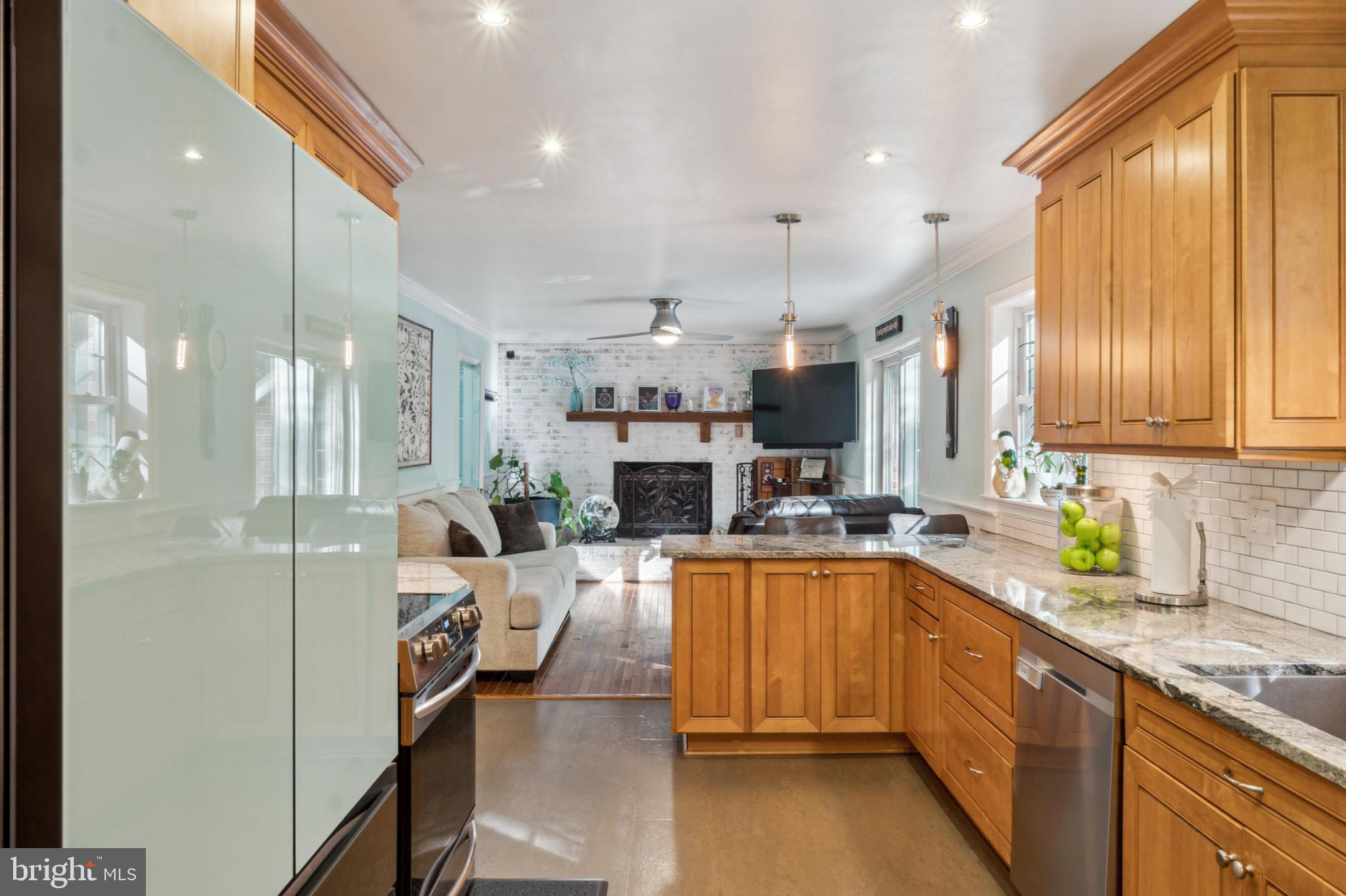 18600 Cabin Road Triangle, VA 22172 - Photo 18 of 39 a large kitchen with a large counter top appliances and cabinets