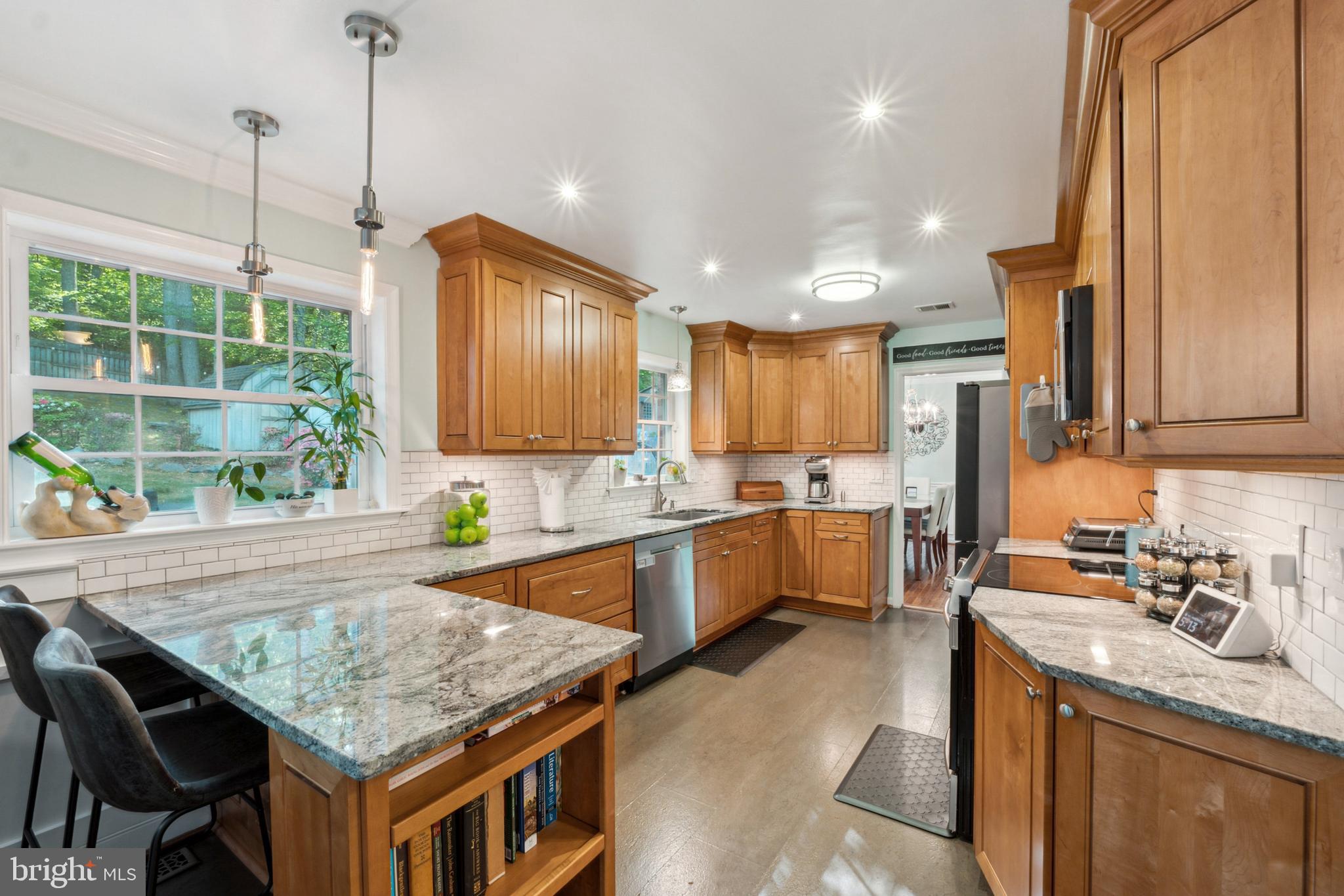 18600 Cabin Road Triangle, VA 22172 - Photo 19 of 39 a kitchen with stainless steel appliances granite countertop counter space a sink cabinets and wooden floor