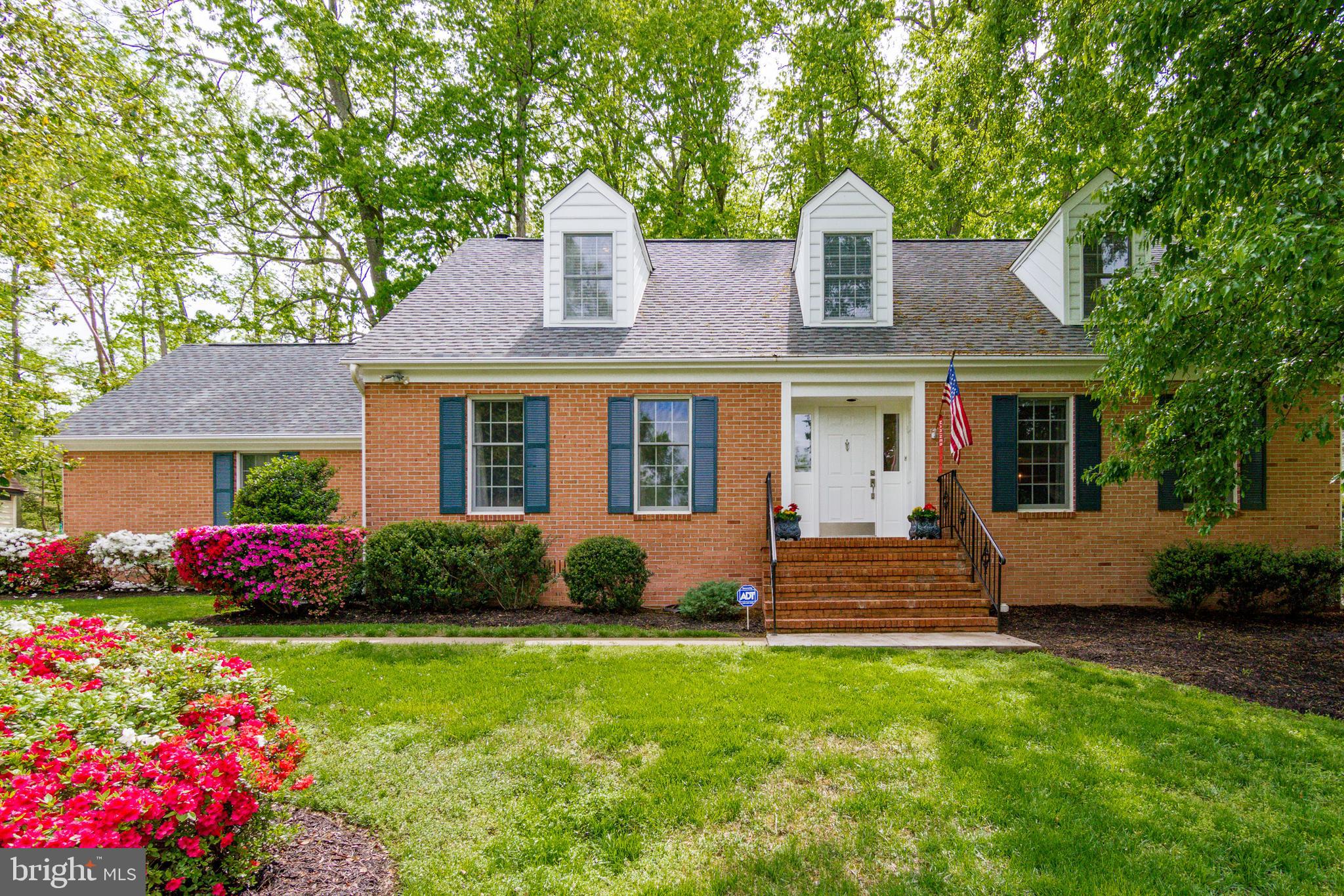 18600 Cabin Road Triangle, VA 22172 - Photo 2 of 39 front view of a house with a yard