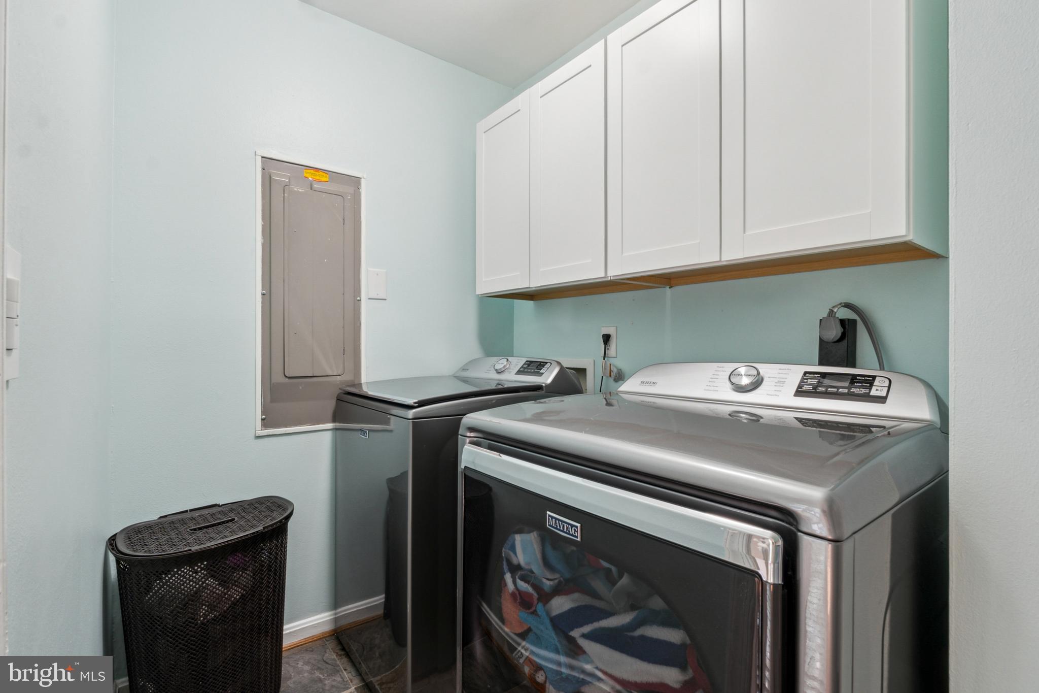 18600 Cabin Road Triangle, VA 22172 - Photo 21 of 39 a utility room with dryer and washer